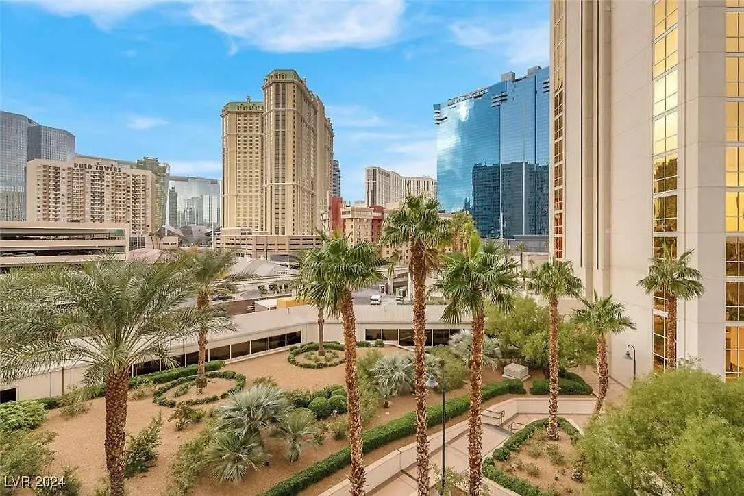 Stunning 1Br Strip Views & Balcony Suite 12701 Las Vegas Apartment