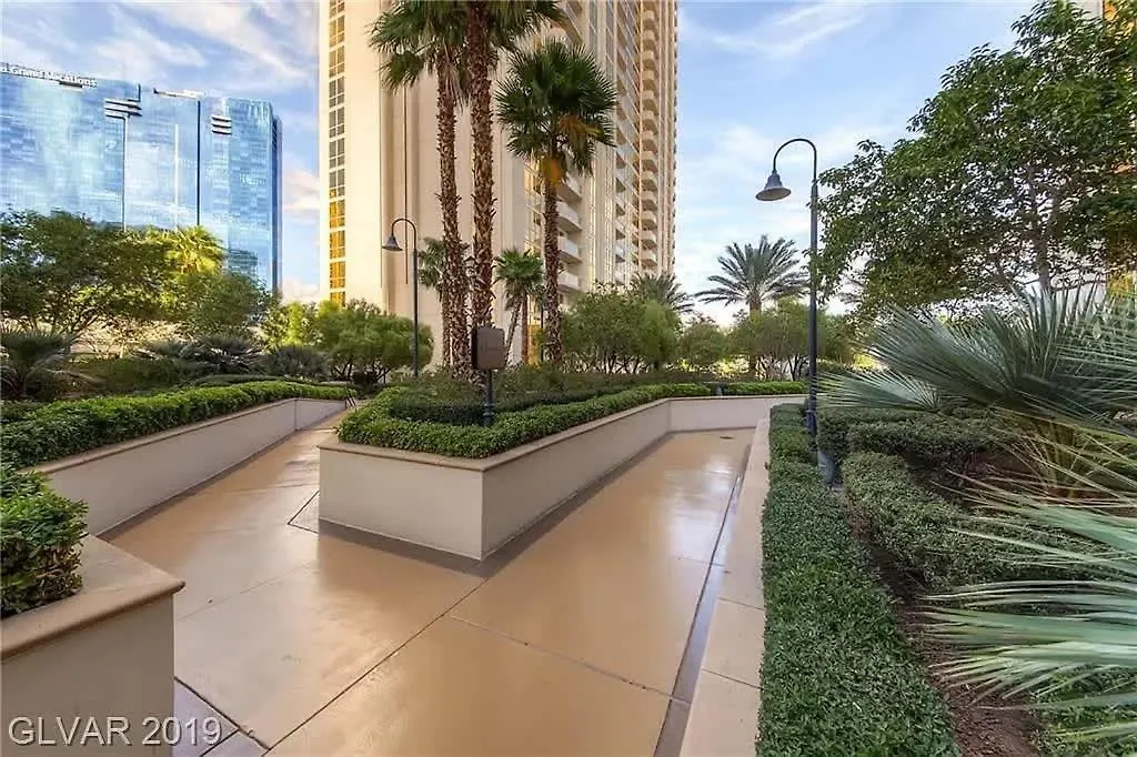 Stunning 1Br Strip Views & Balcony Suite 12701 Las Vegas