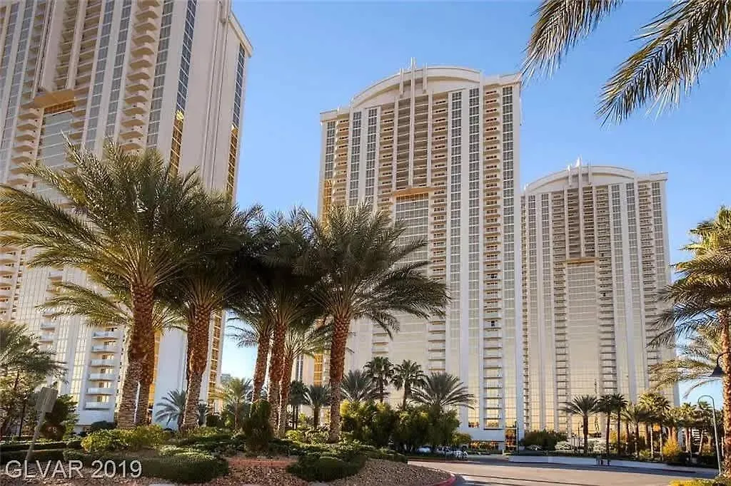 Stunning 1Br Strip Views & Balcony Suite 12701 Las Vegas