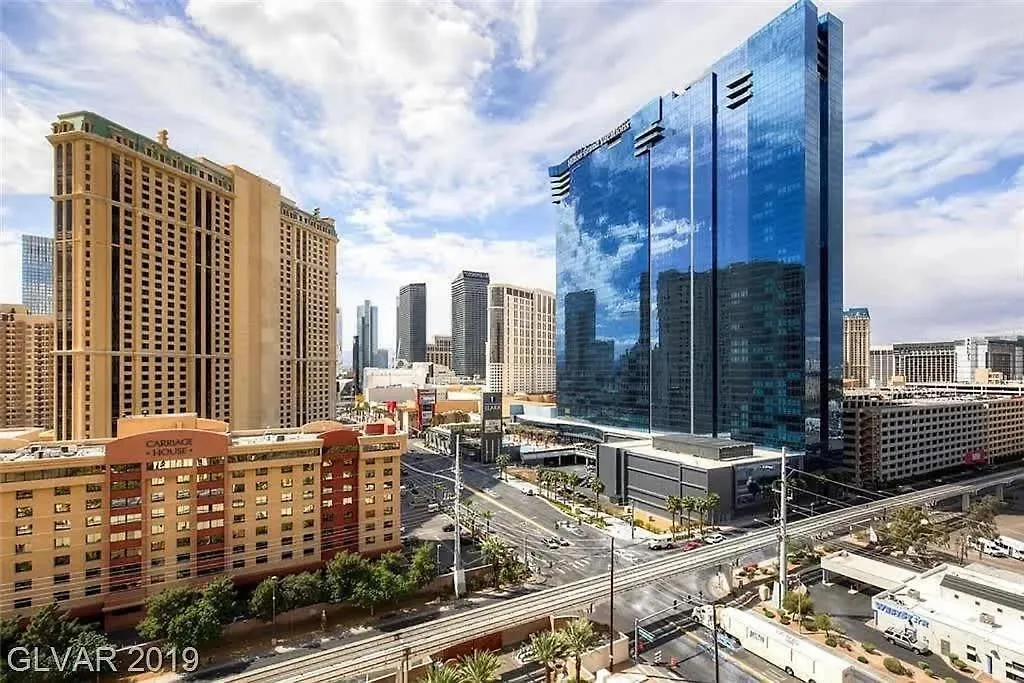 Stunning 1Br Strip Views & Balcony Suite 12701 Las Vegas Apartment