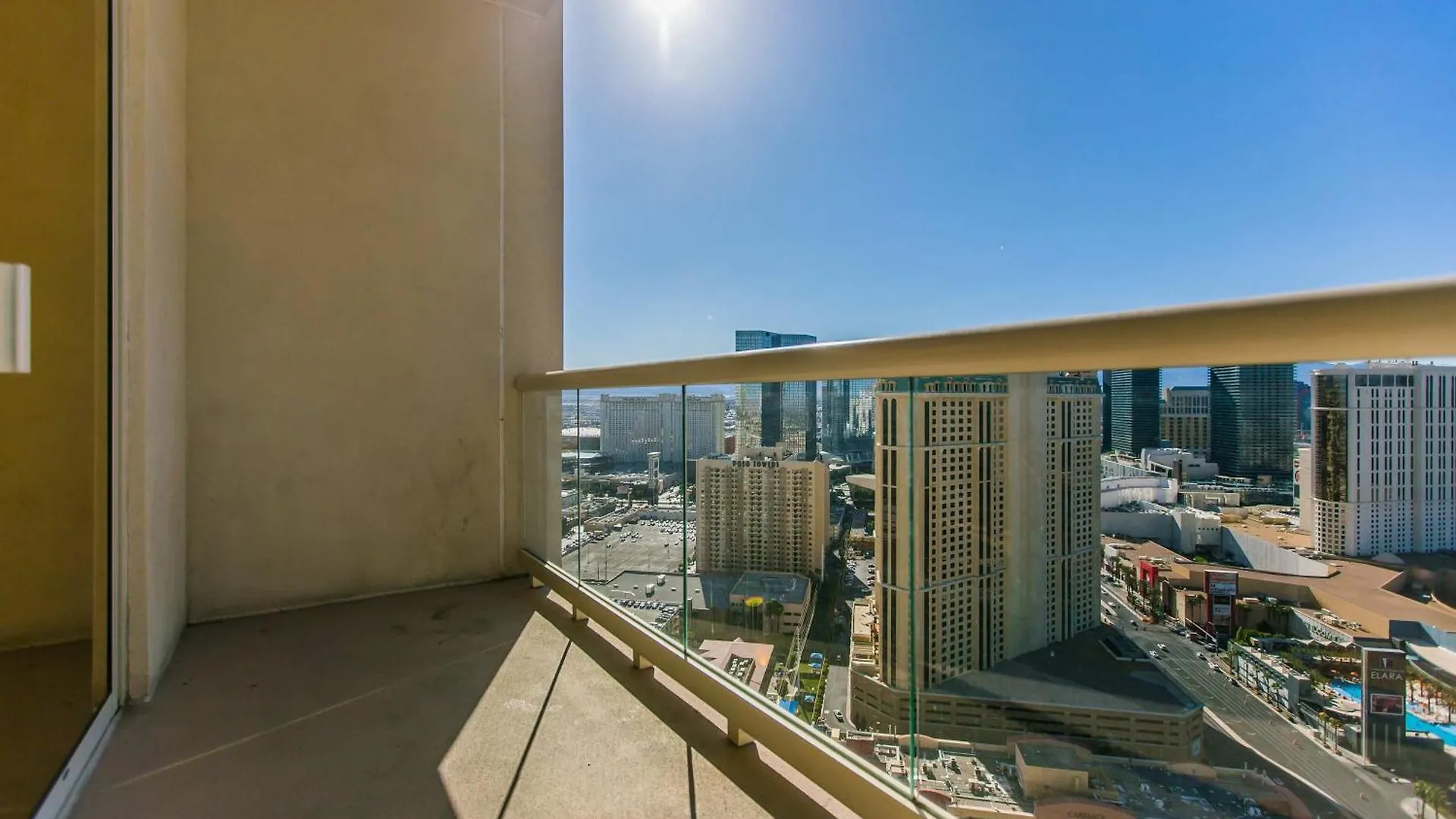 Stunning 1Br Strip Views & Balcony Suite 12701 Las Vegas