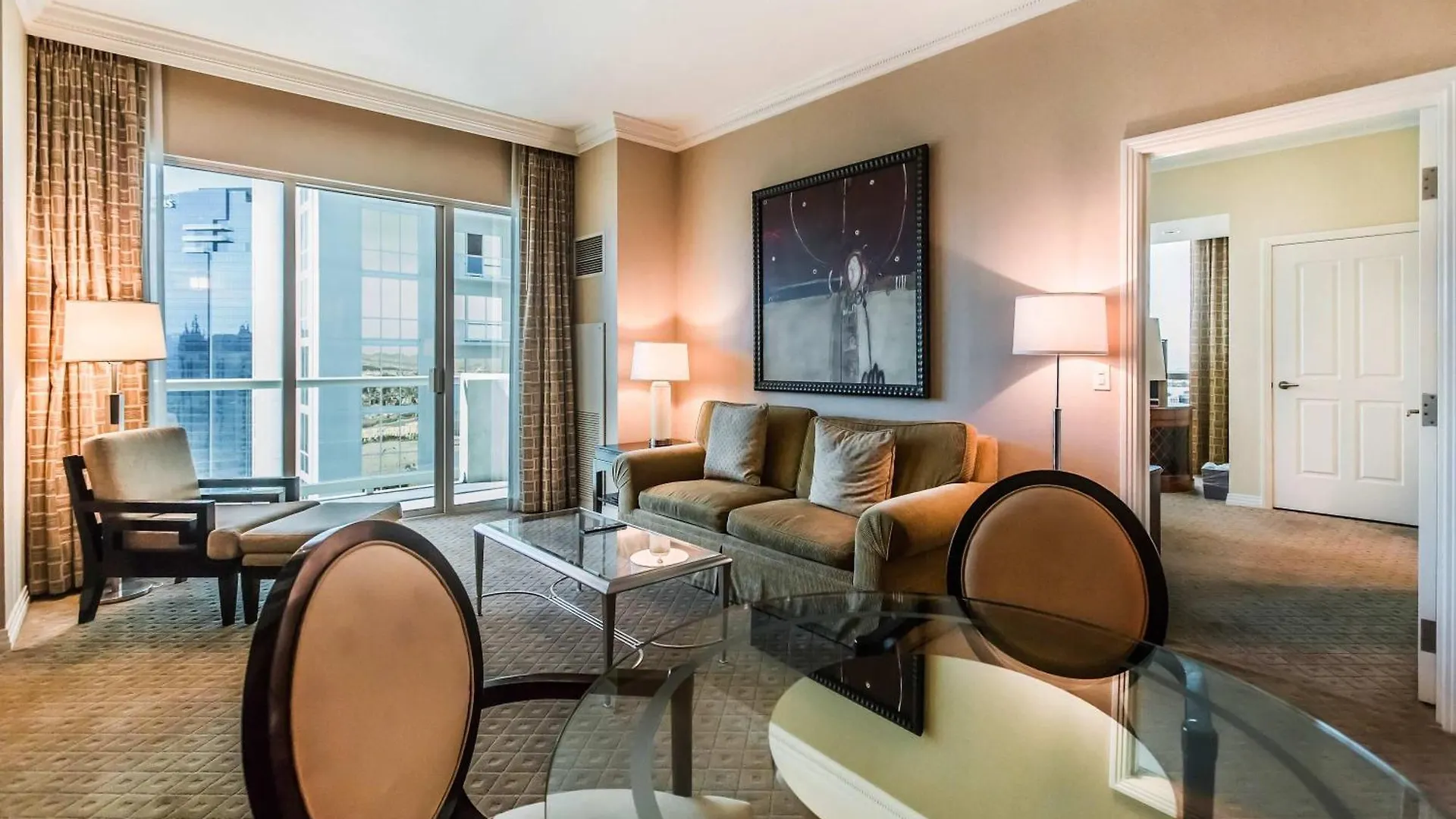 Stunning 1Br Strip Views & Balcony Suite 12701 Las Vegas