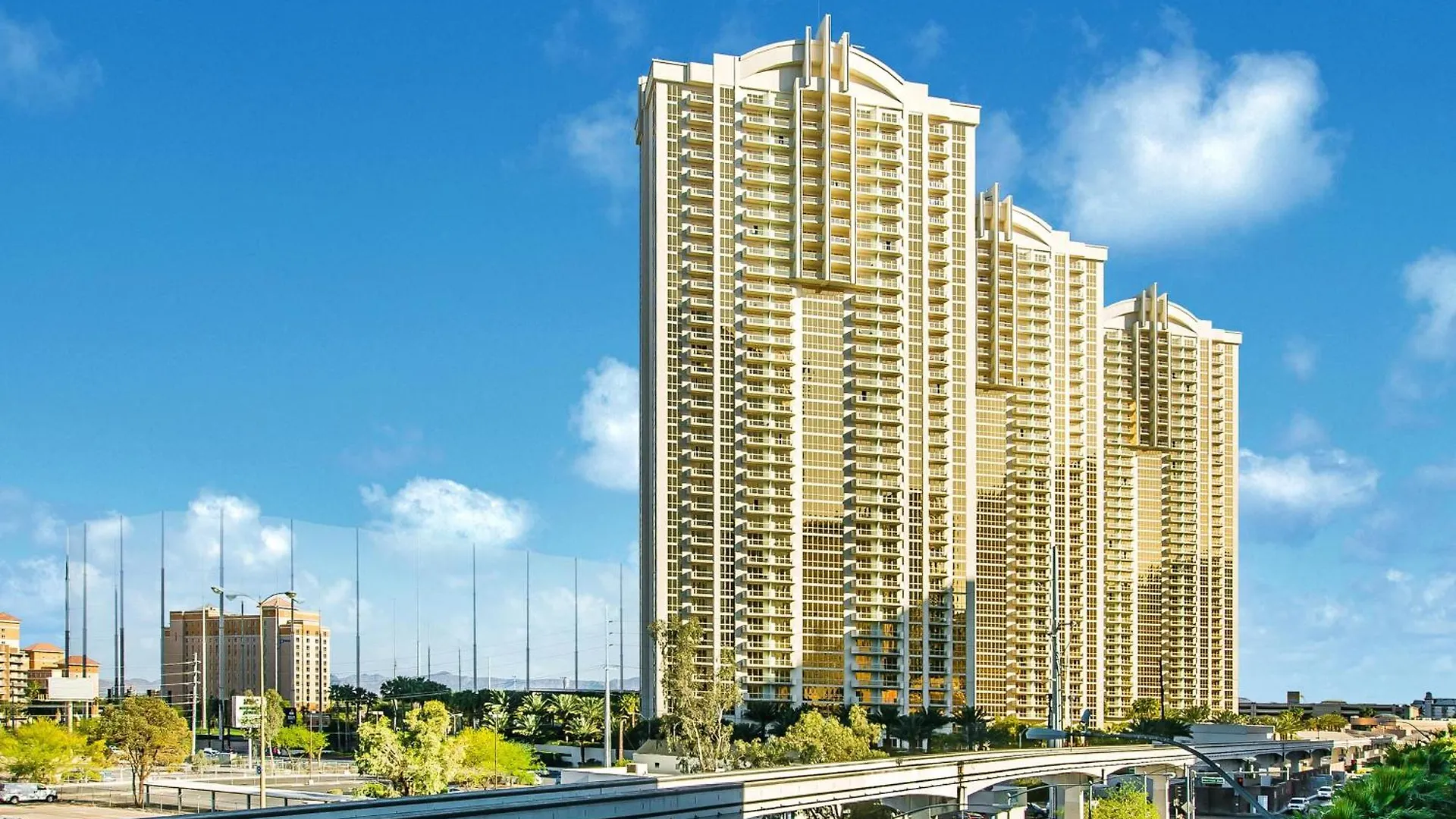 Stunning 1Br Strip Views & Balcony Suite 12701 Las Vegas